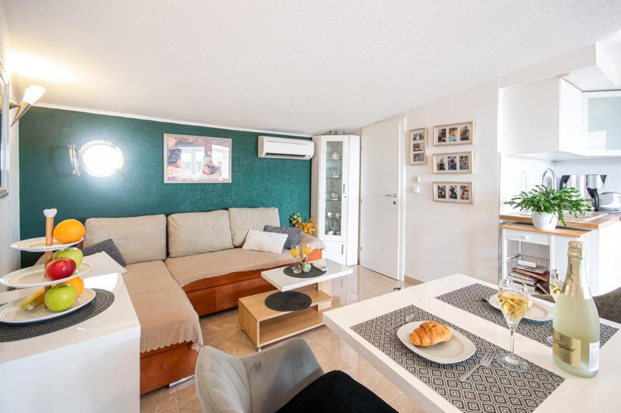 Holiday Home Nevera Makarska Eksteriør billede