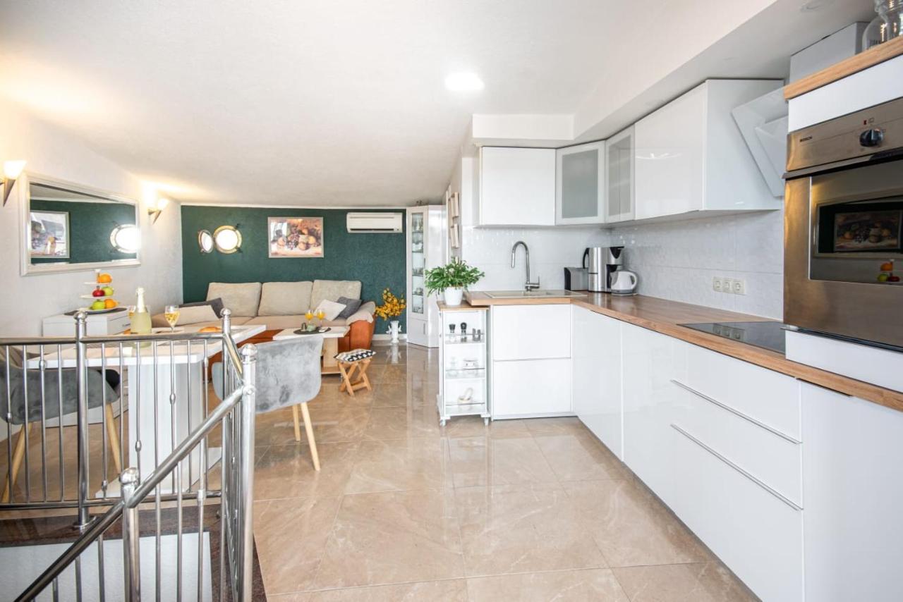 Holiday Home Nevera Makarska Eksteriør billede