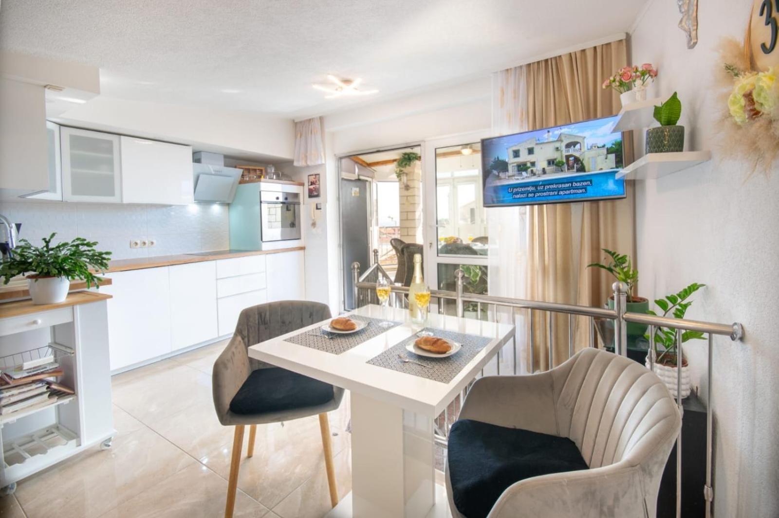 Holiday Home Nevera Makarska Eksteriør billede
