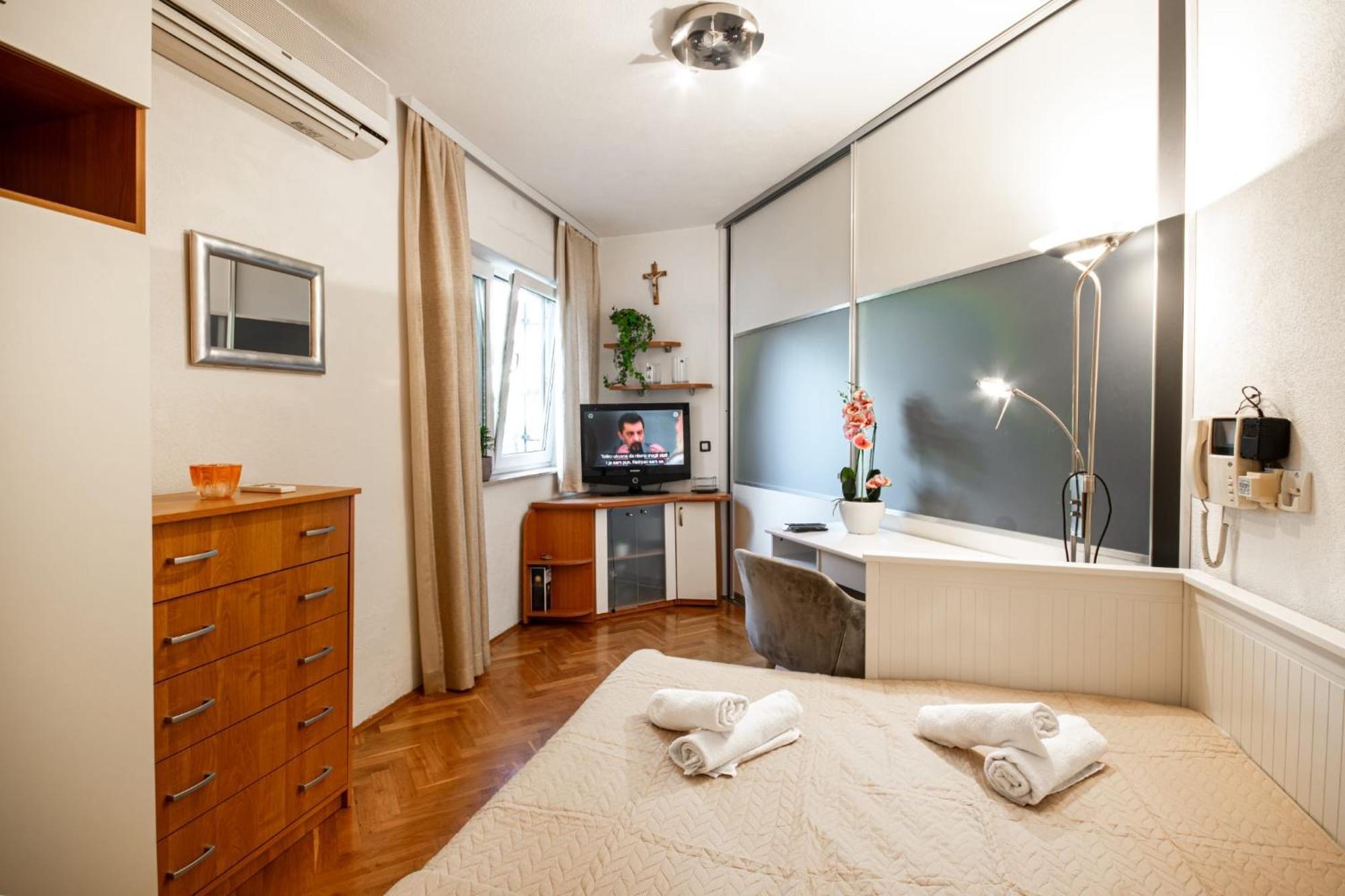 Holiday Home Nevera Makarska Eksteriør billede