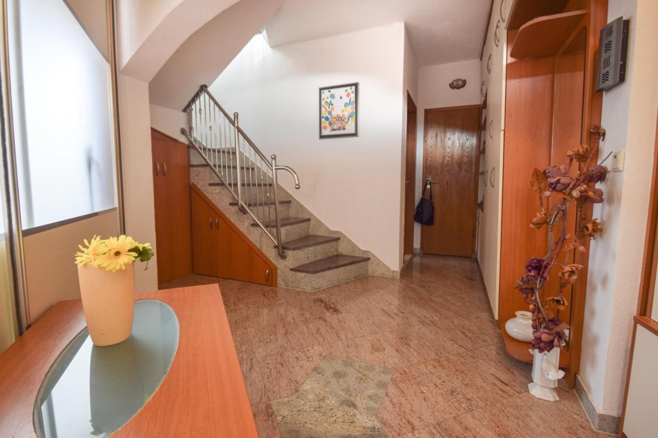 Holiday Home Nevera Makarska Eksteriør billede
